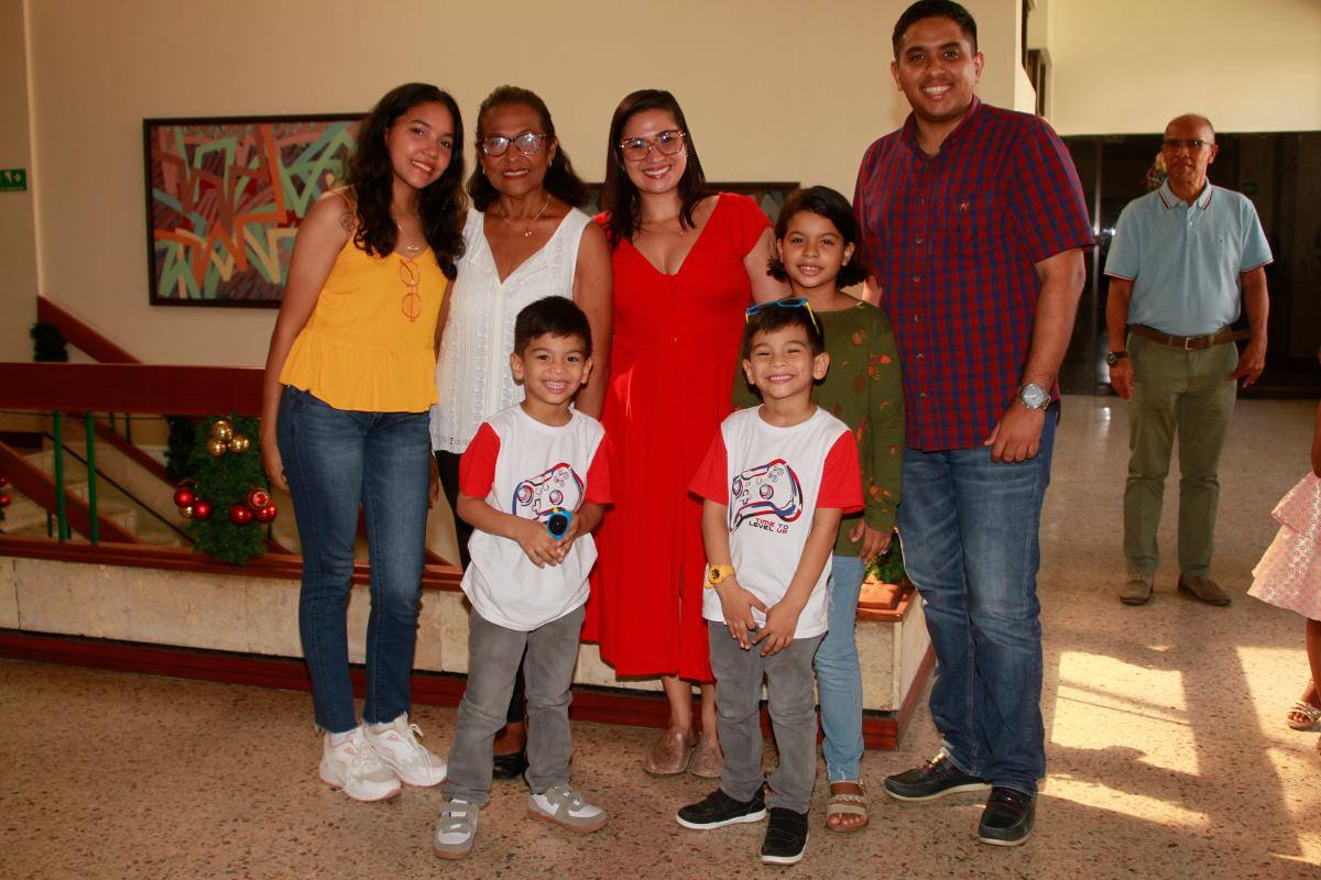 María De Los Ángeles Pérez Rodríguez, Gloria Rodríguez Portillo, Yirian Babilonia Carrasquilla, Ángela Ramos Pájaro, Javier Ramos Zambrano y los gemelos Felipe Aljure Babilonia y Nicolás Aljure Babilonia.