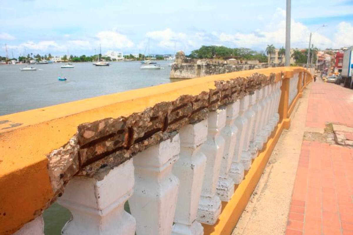 Entre grietas y huecos, ¿para cuándo el arreglo del Puente Román?