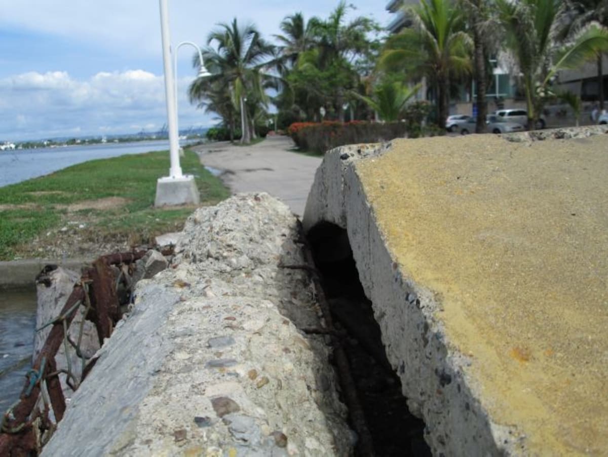 La estructura de uno de los puentes está defectuosamente elevada. PEDRO TORRES, GENTE BAHÍA - EL UNIVERSAL
