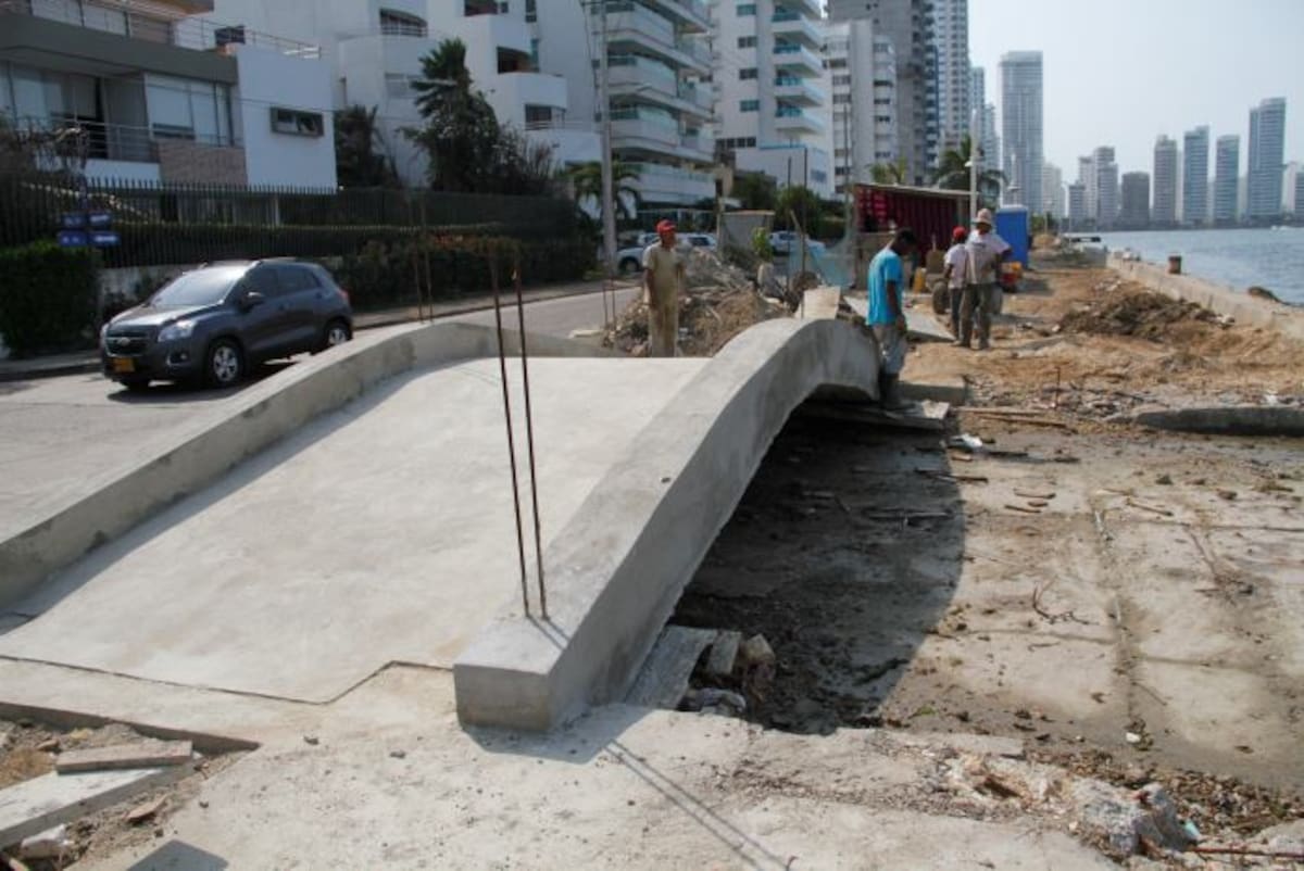 Las obras están en un 90 por ciento, puesto que ya se construyó el nuevo puente que lleva el sendero peatonal, el muro y el enrocado de defensa del oleaje. Oscar Díaz Acosta