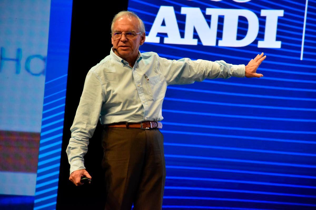 Ricardo Bonilla González , ministro de Hacienda y Crédito Público.