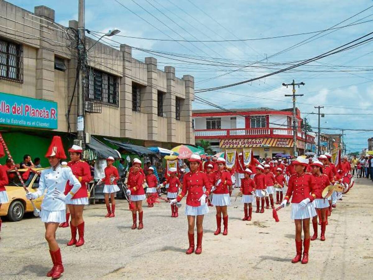 El Colegio Juan Pablo II organizó el IV Concurso de Bandas de Marcha, el cual se realizó ayer en Planeta Rica. GERMÁN MADERA/EL UNIVERSAL