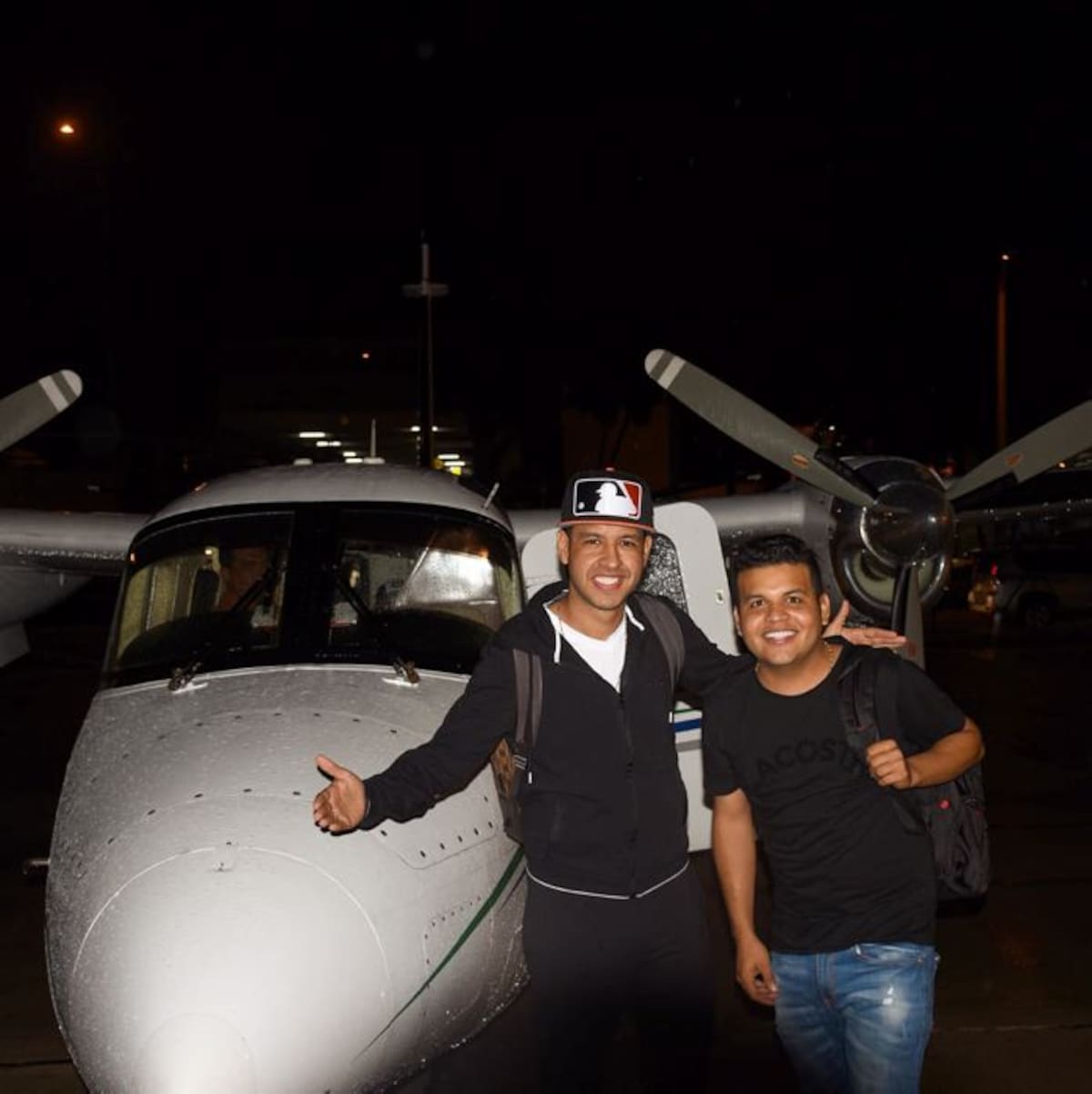 Junto a su mánager, JuanK Vega. CORTESÍA