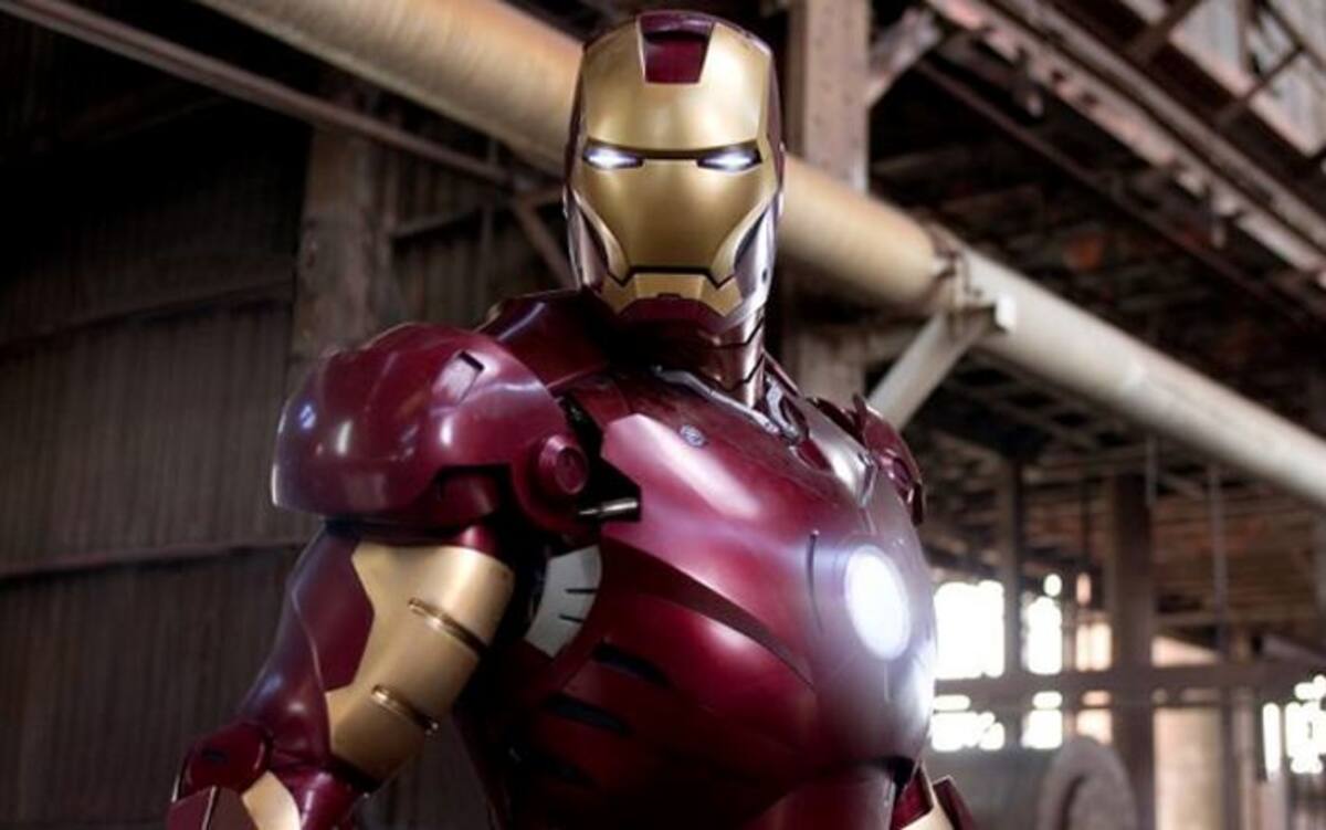 El atuendo rojo con dorado fue usado en la cinta de 2008 "Iron Man" protagonizada por Robert Downey Jr. MARVEL