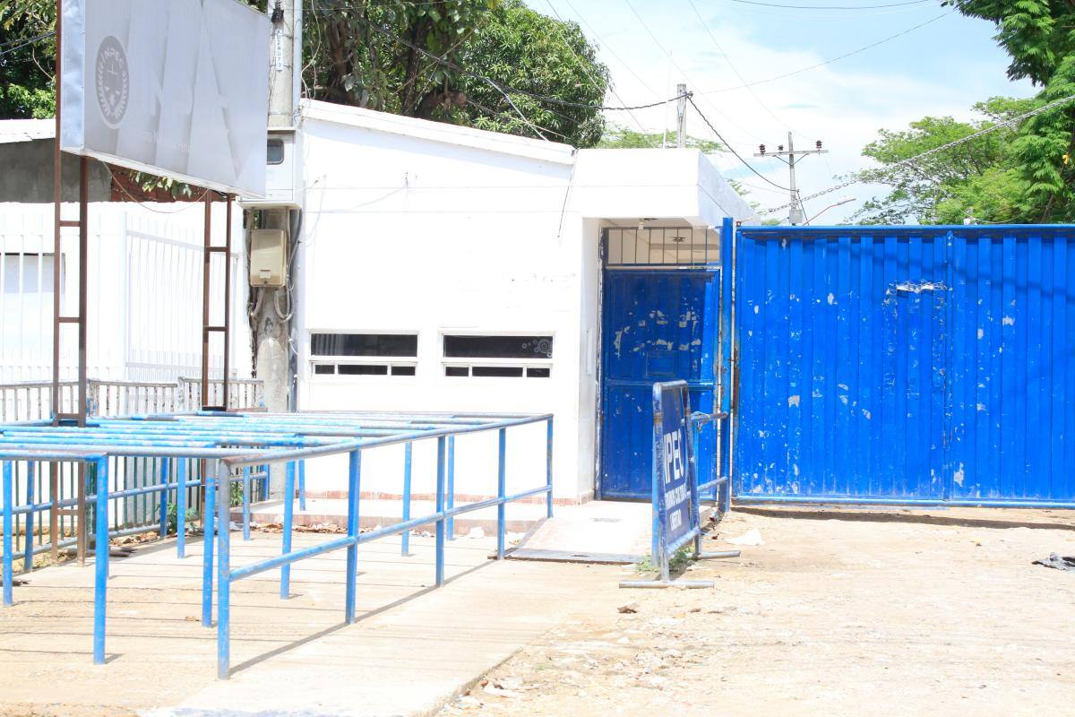 ¿Falleció por COVID-19? Cuerpo de recluso continúa en cárcel de Ternera