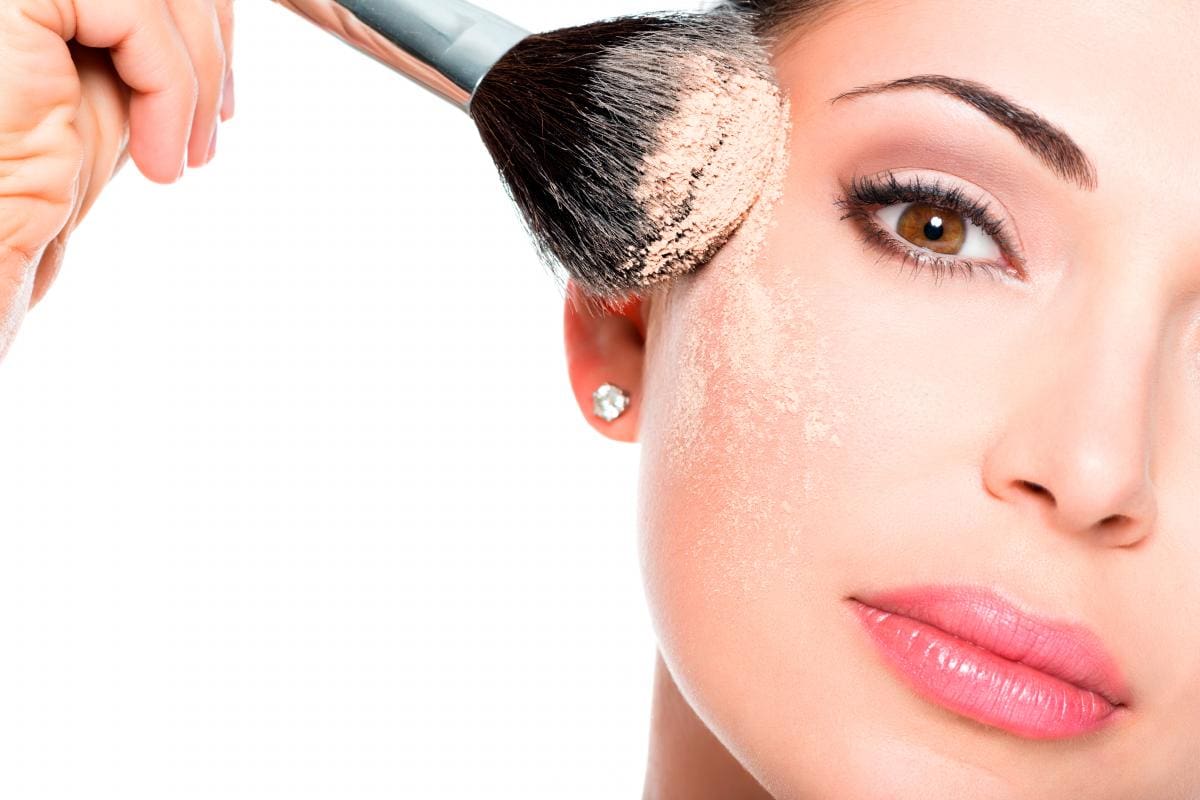 ¿Utilizas polvo compacto en tu rutina de belleza?