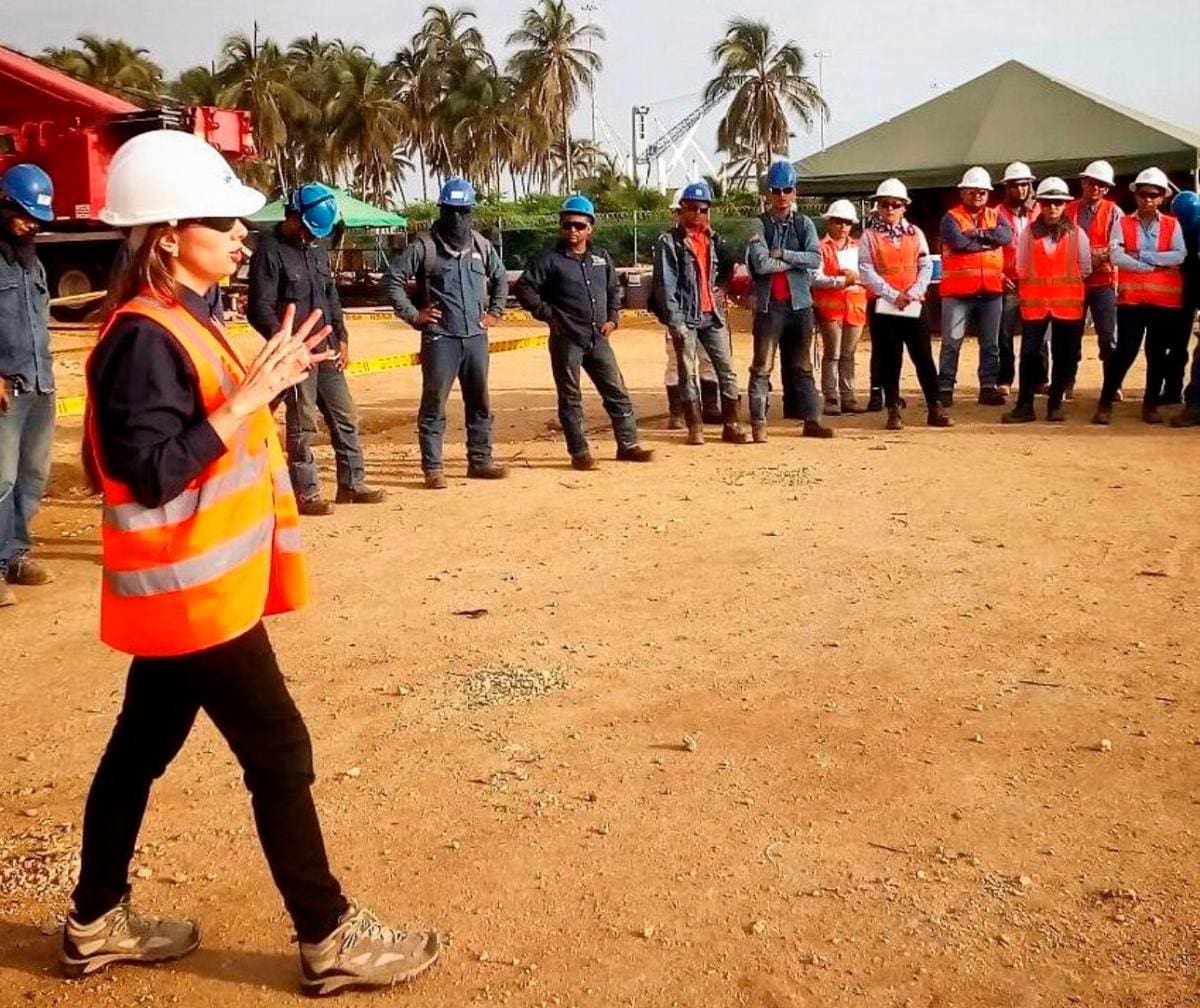 Su trabajo como ingeniera en una constructora en Colombia.