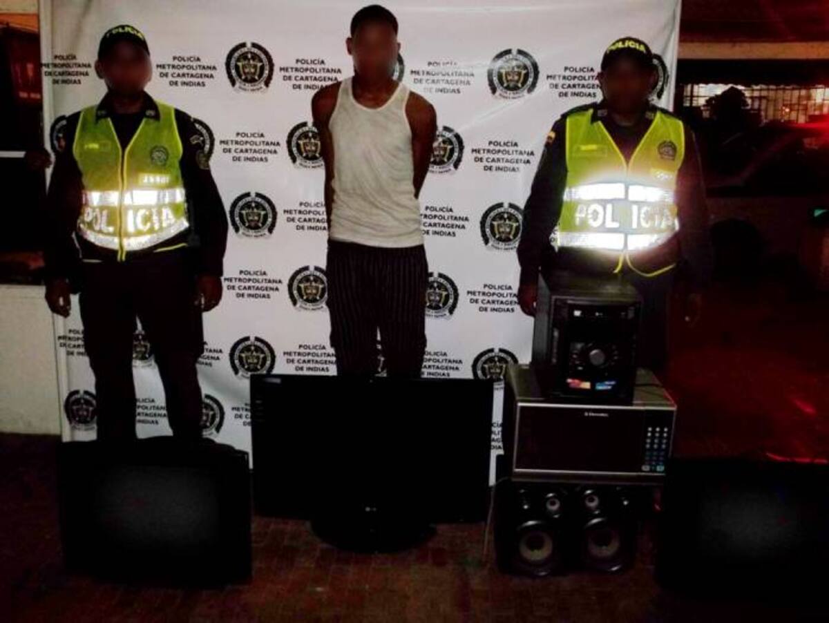 Policía Metropolitana de Cartagena capturó a joven que había hurtado elementos varios a una residencia. CORTESÍA