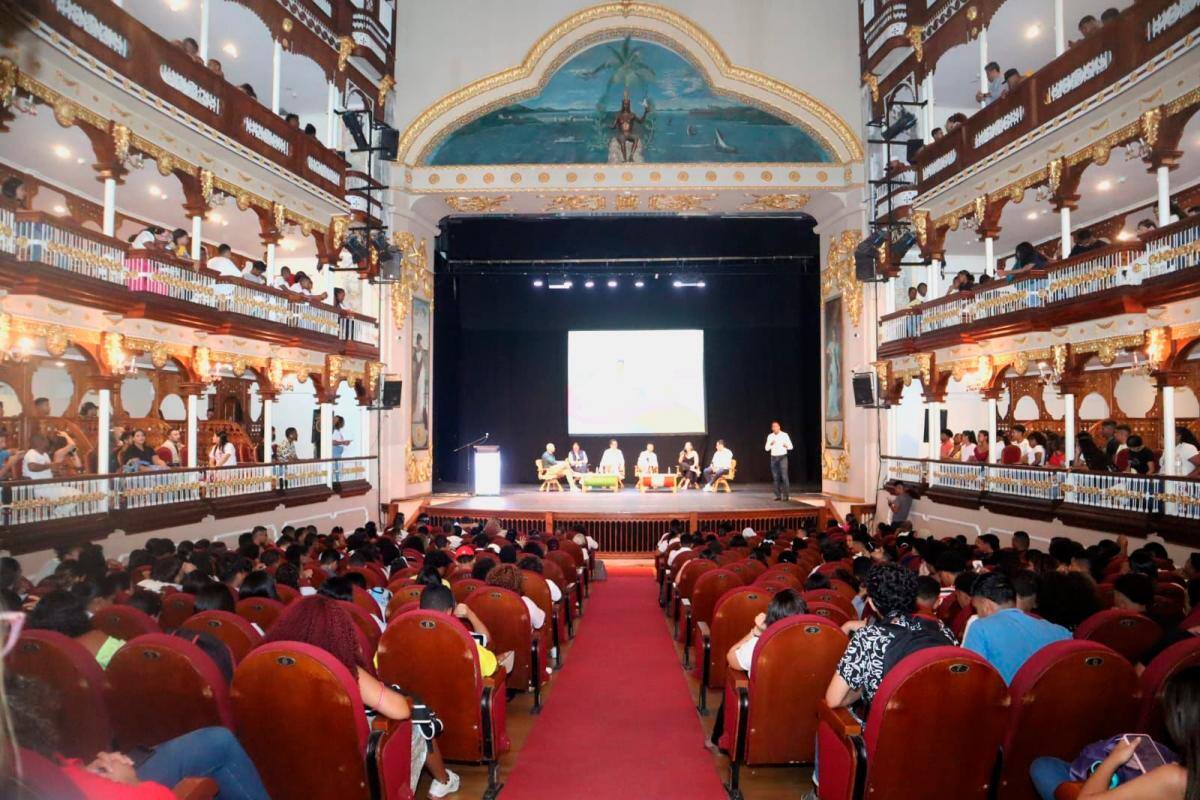 Los estudiantes se mostraron agradecidos por la invitación al foro.