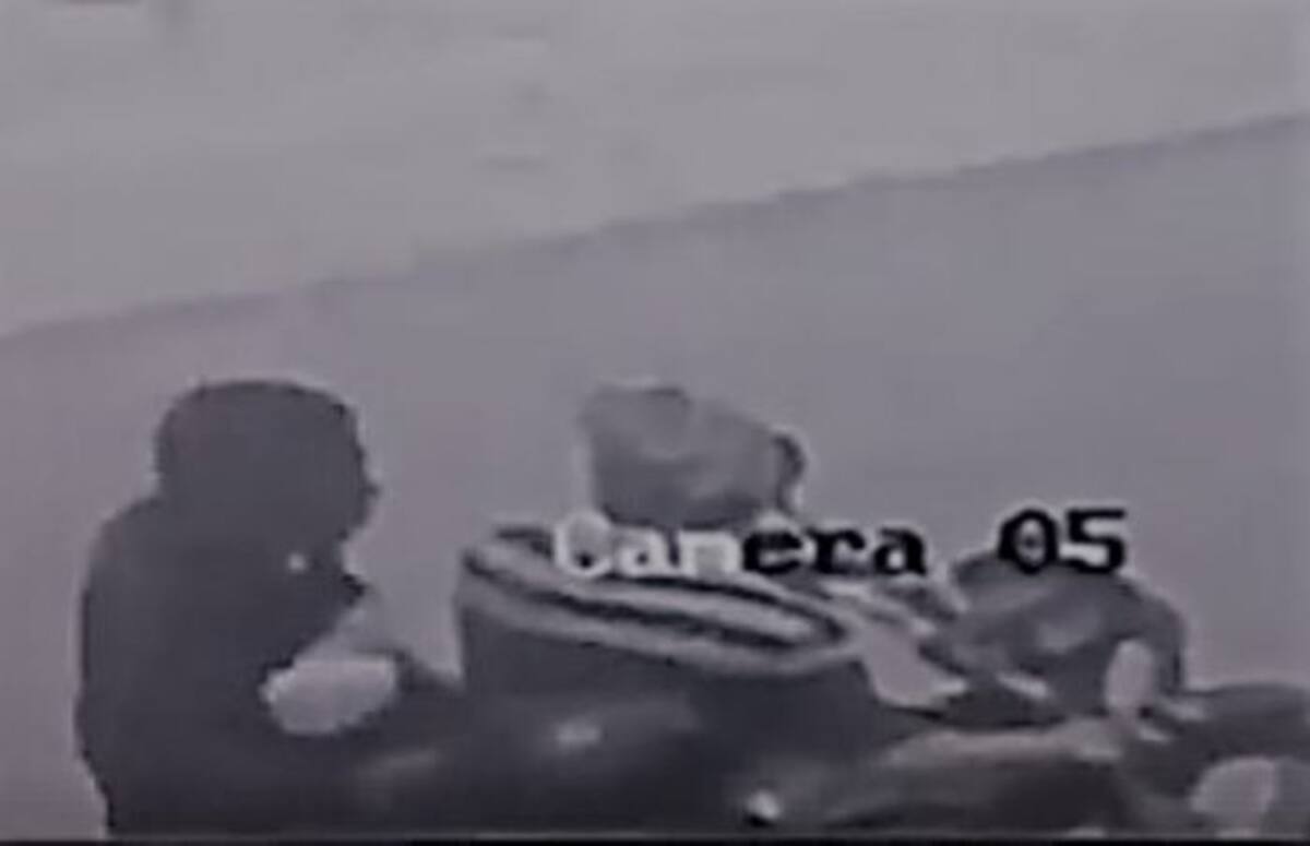 Los presuntos sicarios huyeron en una motocicleta. Cortesía