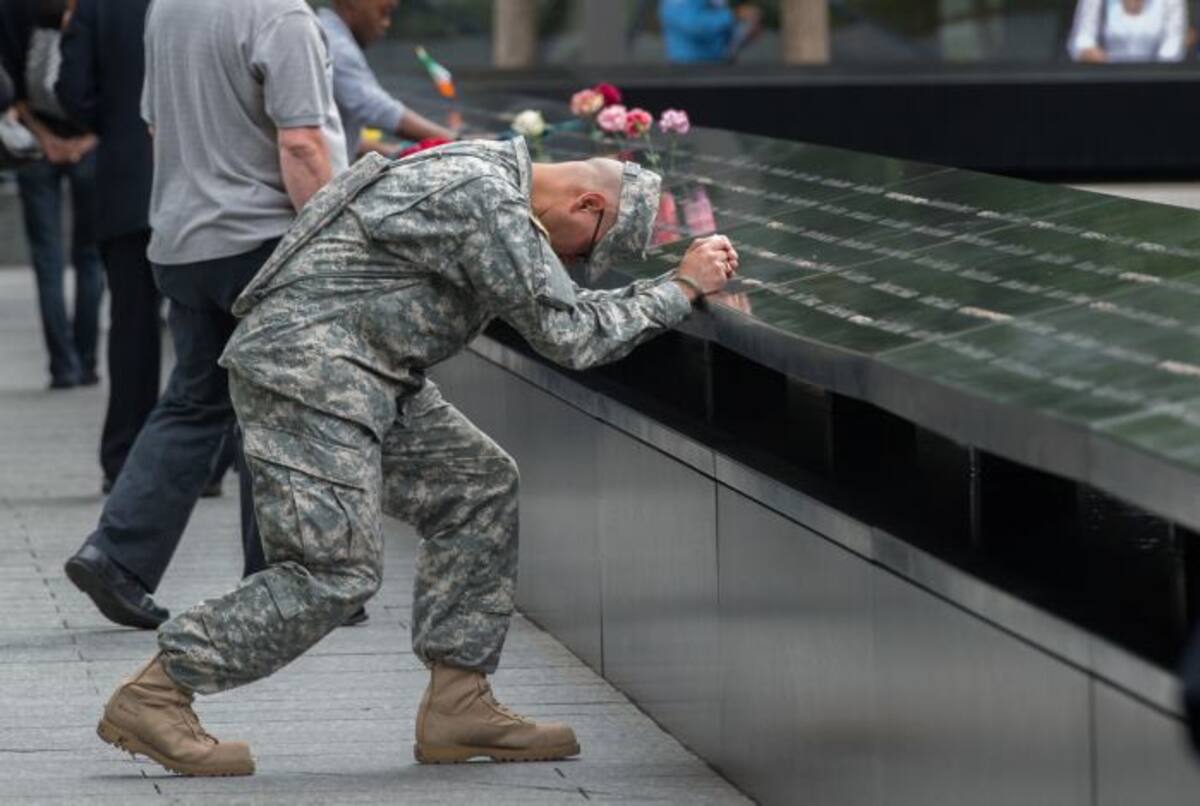 En Nueva York, la ceremonia se llevaba a cabo en el National September 11 Memorial Plaza, inaugurado en 2011 en el lugar donde se levantaban las Torres Gemelas del World Trade Center. AP Bryan R. Smith