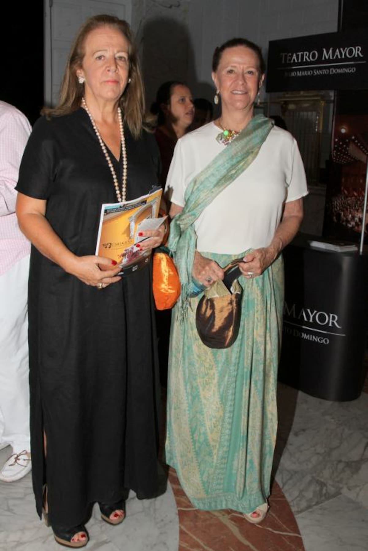 María Isabel Vargas Arango y María Elvira Uribe. MARUJA PARRA