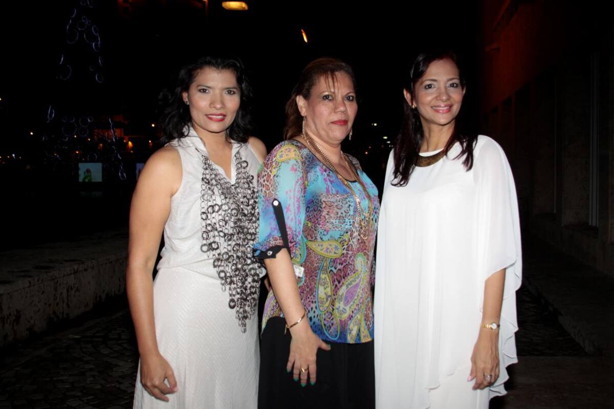 Anatilde García, Rosario Julio y Dunia Mogollón.