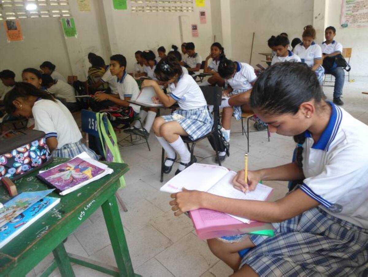 Ocho mil ciudadanos, además de los candidatos a la Presidencia de la República, ya firmaron el pacto para incentivar la creación del 'Gran acuerdo por la educación'. ARCHIVO