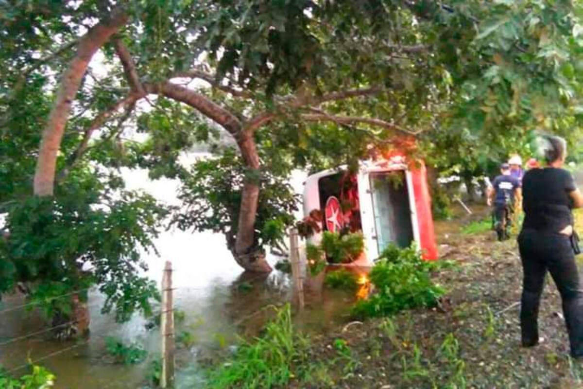 Seis heridos tras caer buseta al río San Jorge