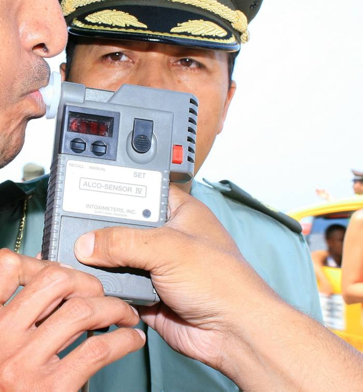 El Código Nacional de Tránsito de Colombia obliga a todo conductor a someterse a pruebas de embriaguez cuando la autoridad lo solicite. ARCHIVO - EL UNIVERSAL