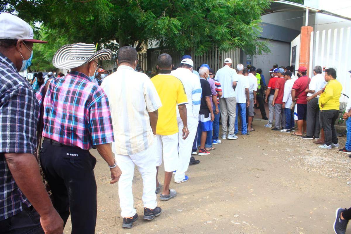 Largas filas en algunos puestos de votación. //Julio Castaño- EU.