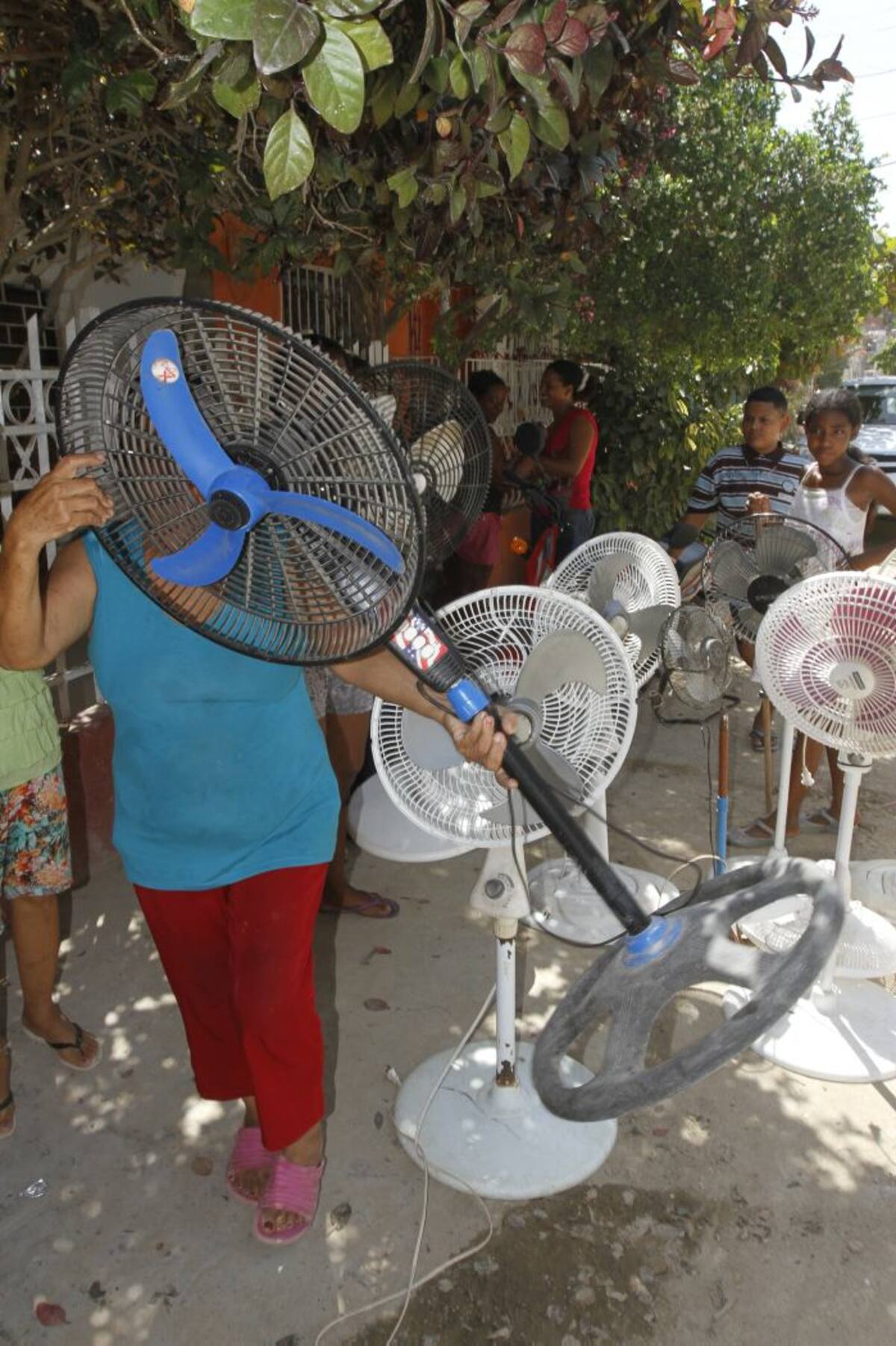 La empresa indicó que está realizando acciones para mejorar el servicio de energía en el municipio. Archivo