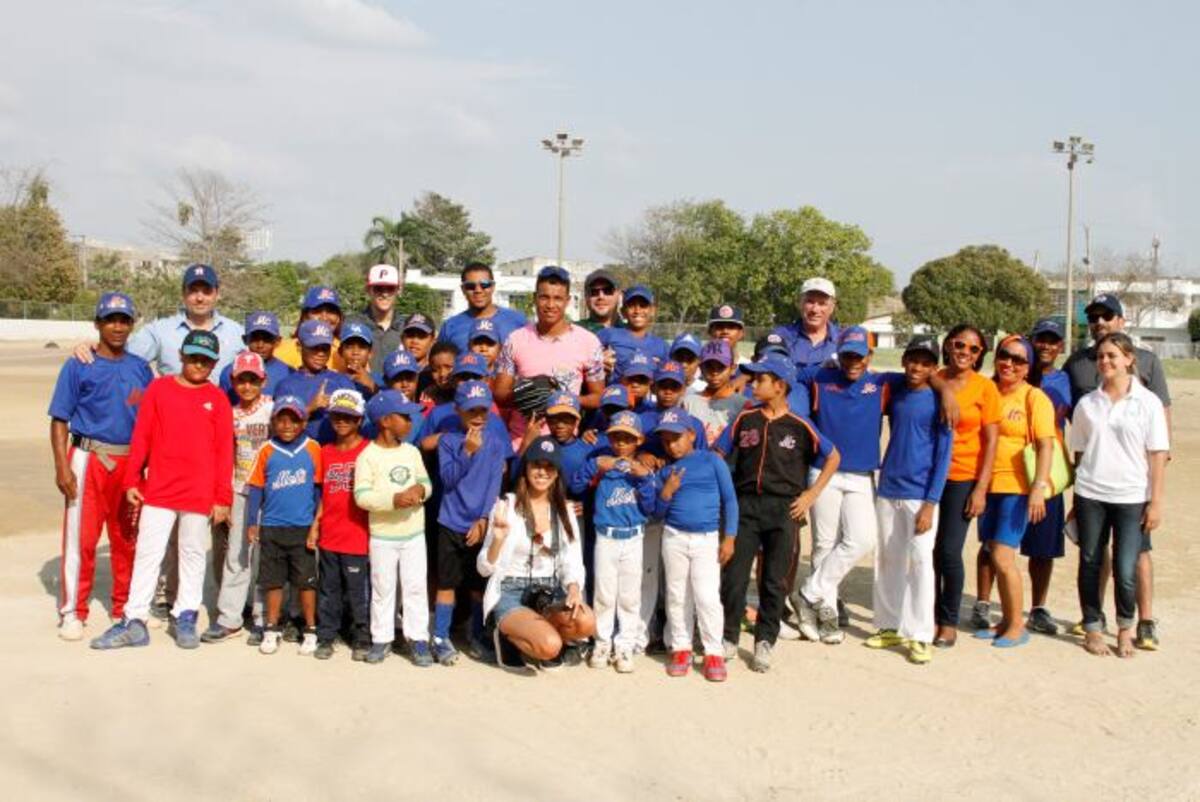 Visita de la Fundación Project Béisbol al Club Metropolitanos de Cartagena. Luis Aparicio-El Universal