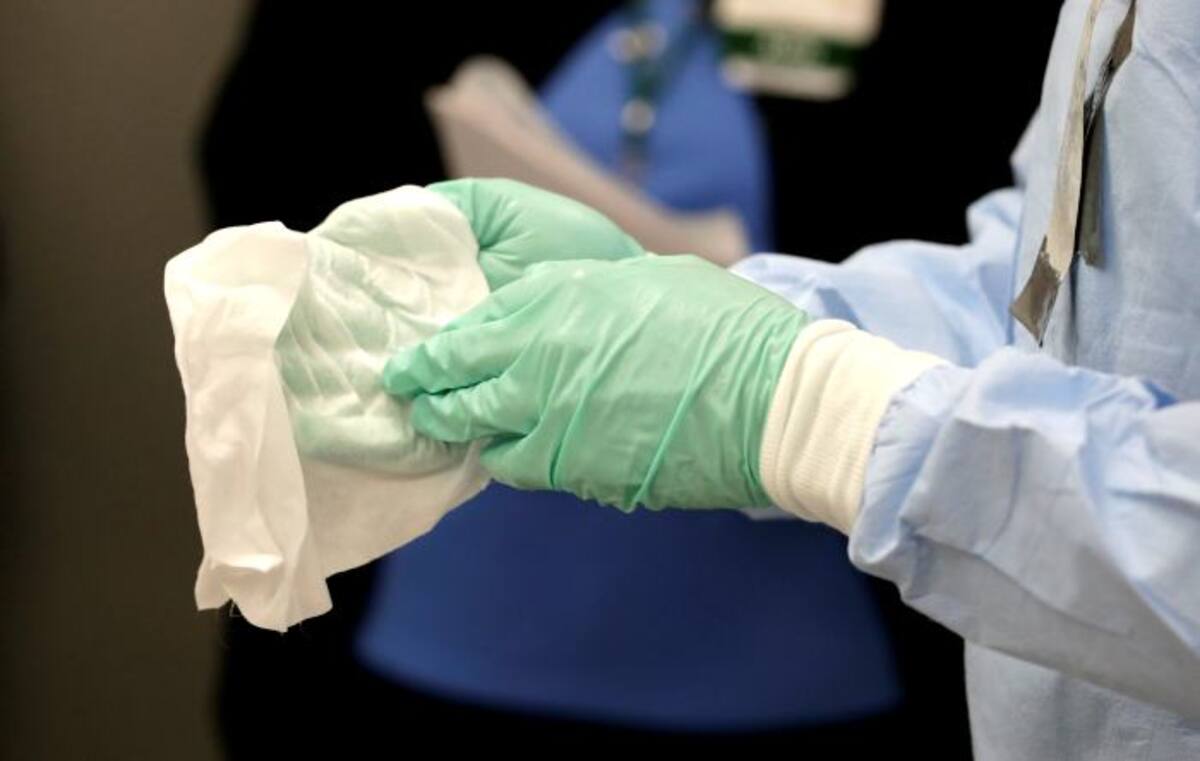 Este tipo de sueros, como su nombre lo indica, son sustancias que se aplican, en la mayoría de los casos, de forma intravenosa a personas que presentan una carencia de ciertos nutrientes, ya sean vitaminas o minerales. AP Charles Rex Arbogast