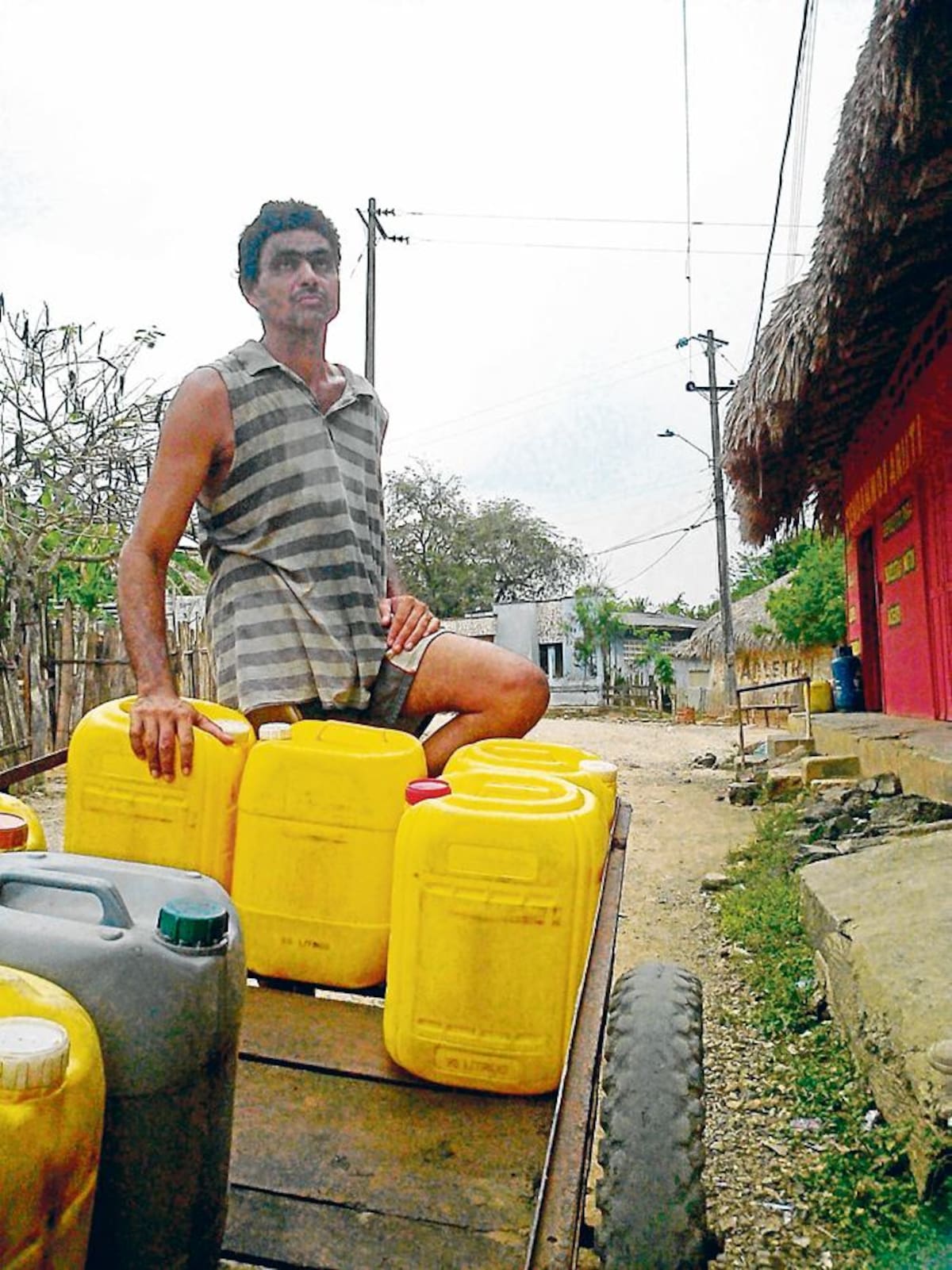 Todos los días vende 200 tanques de agua. ESPECIAL PARA EL UNIVERSAL