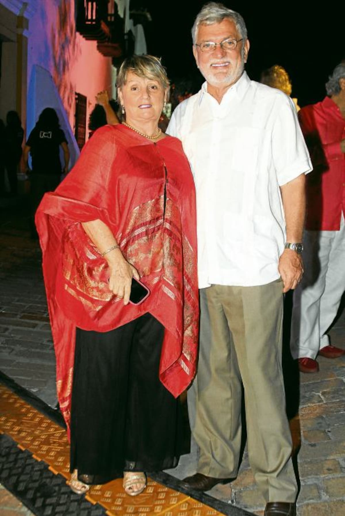 María De La Paz Román y Lee Miles.