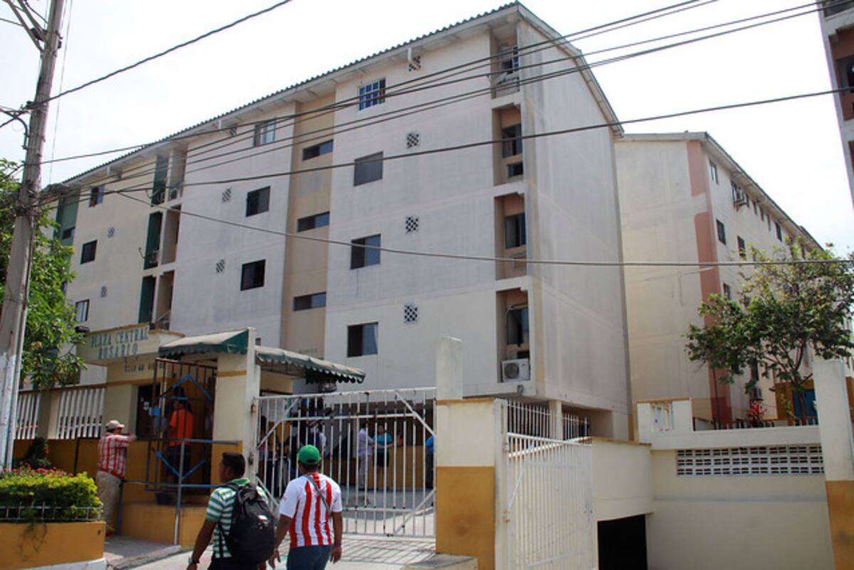 Menor de 13 años se cae por una ventana de un cuarto piso, en la calle 44 carrera 46 Edificio Plaza Central Rosario Colprensa