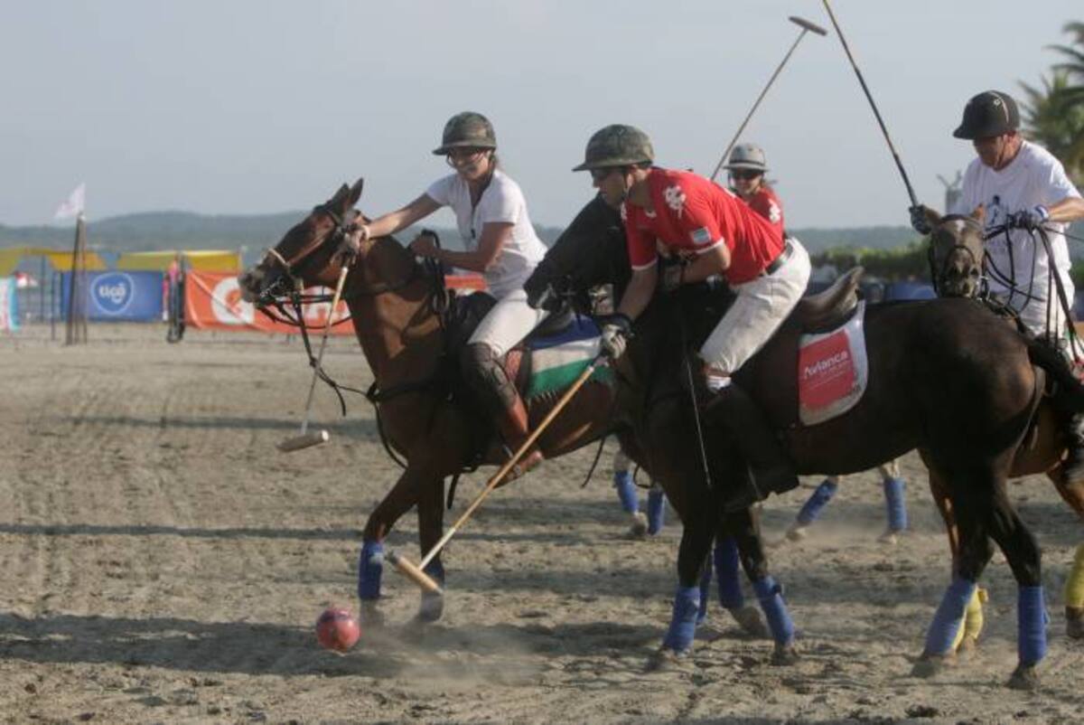 Los jinetes extranjeros y nacionales que participaron en el V Beach Polo Cartagena Cup destacaron la calidad de los caballos col Dagoberto Cabarcas-El Universal