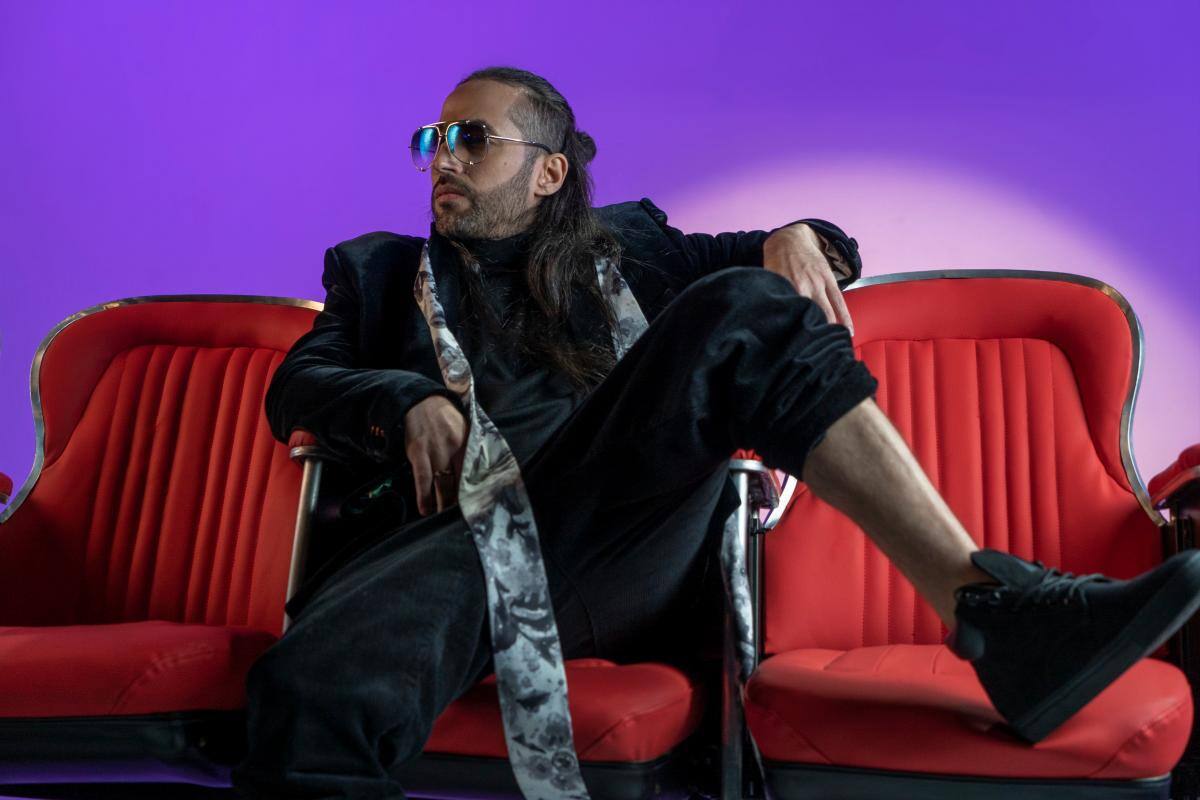 Dalmata vuelve con su sello característico en nuevo tema ‘Belleza Latina’