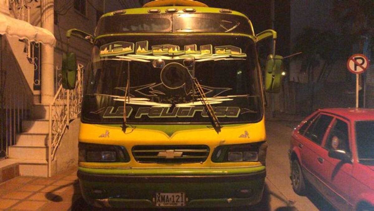 La buseta en la que se presentaron los hechos. EL UNIVERSAL