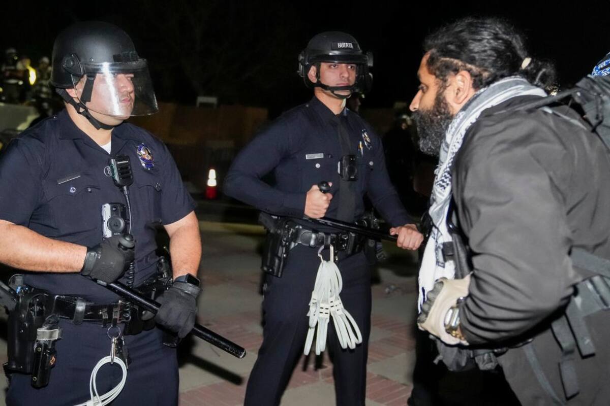 Policía desmanteló protestas en la Universidad de California