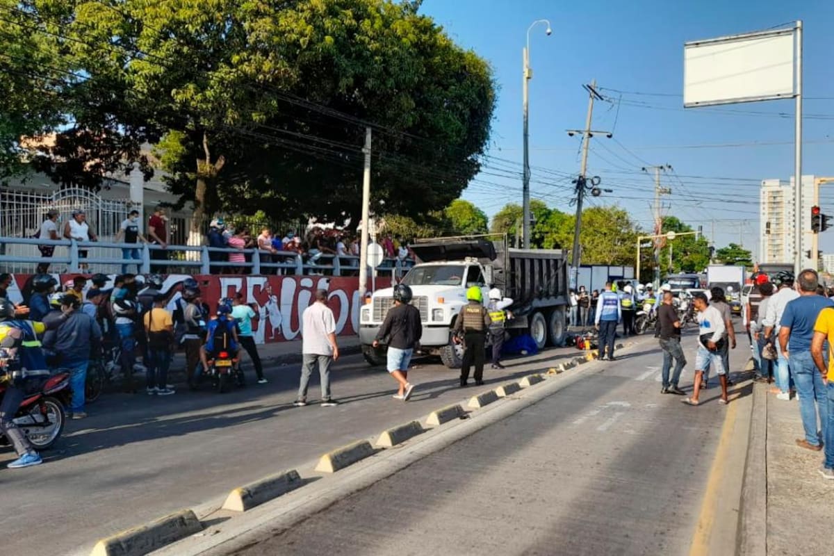 Accidente en Bomba del Gallo: la volqueta arrastró a las víctimas