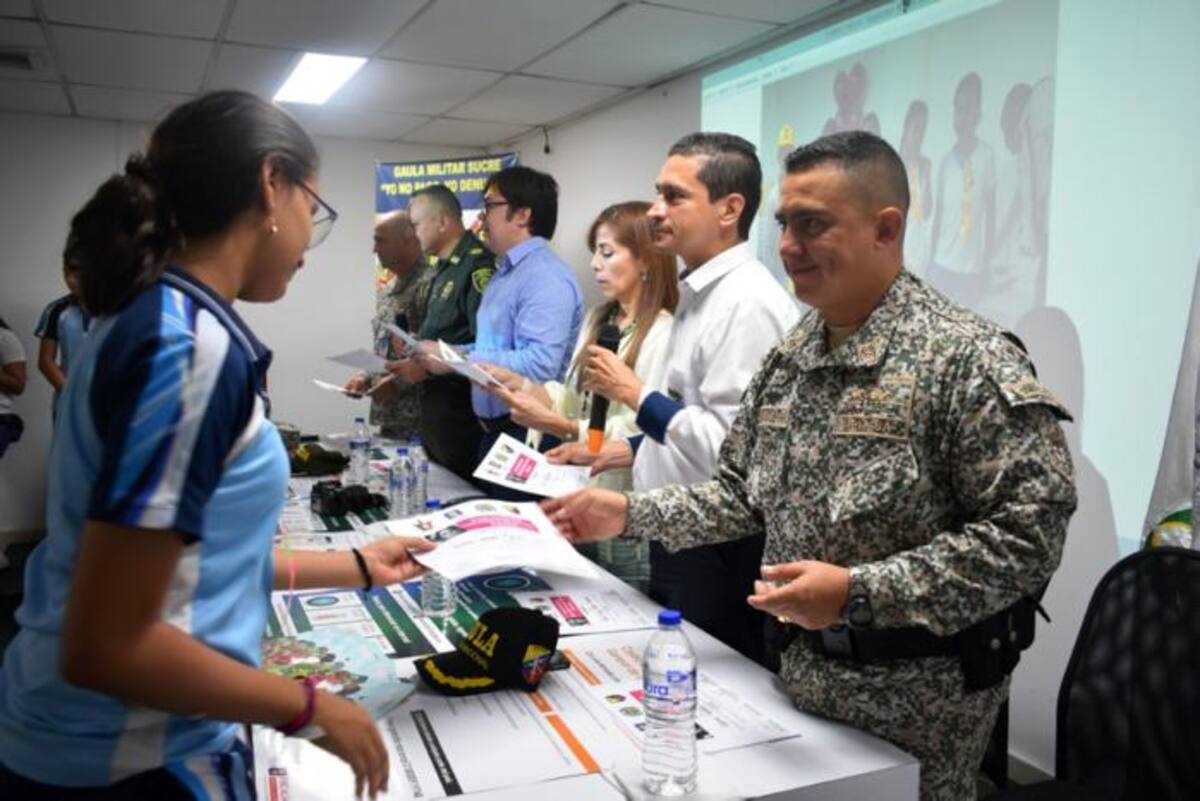 La clausura del proceso iniciado a principio del presente año escolar, finalizó con la entrega de diplomas. Cortesía Armada Nacional.