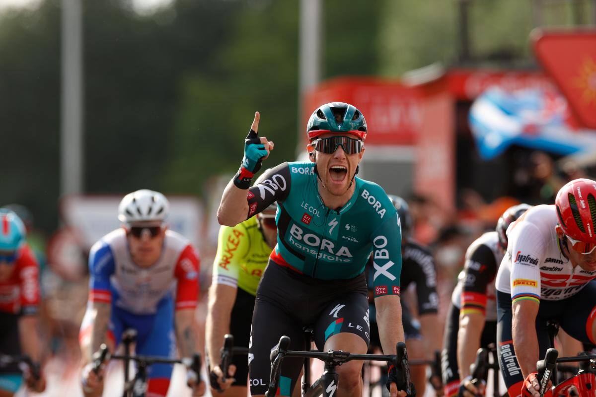 Sam Bennett gana segunda etapa de la Vuelta a España