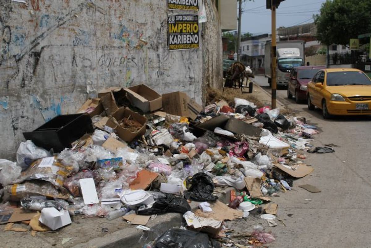 Los basureros satélites no paran en algunos barrios de Cartagena. Oscar Díaz - El Universal.