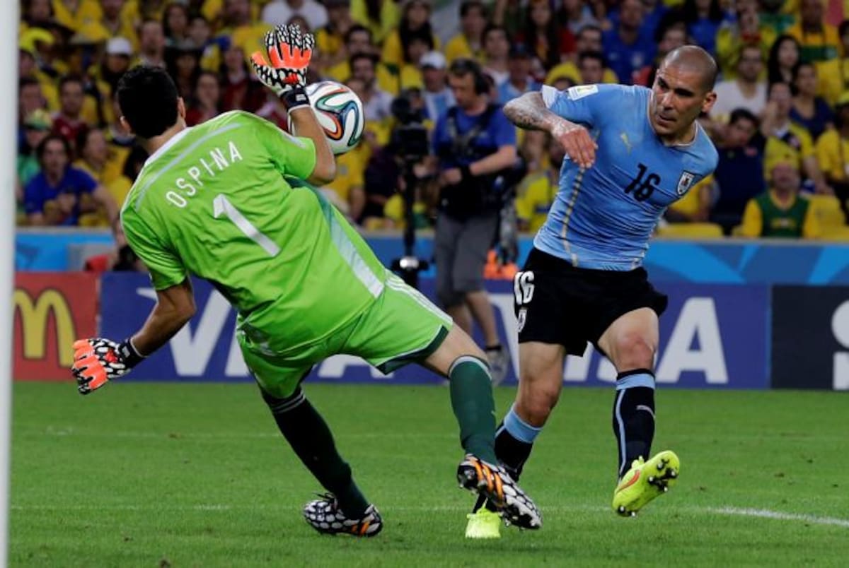 Maxi Pereira durante el partido contra Colombia en el Mundial de Brasil. AP Sergei Grits