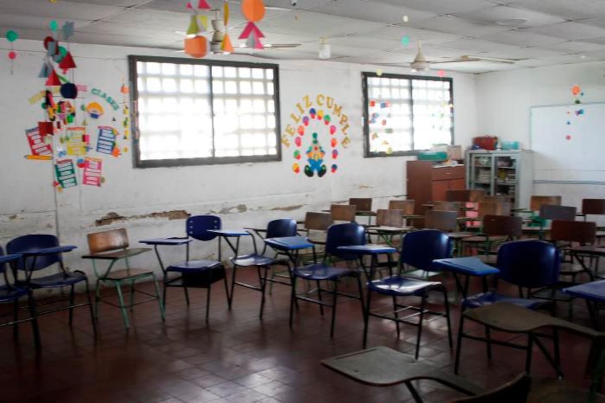 Estudiantes de varios colegios están sin clases por falta de vigilancia y aseo