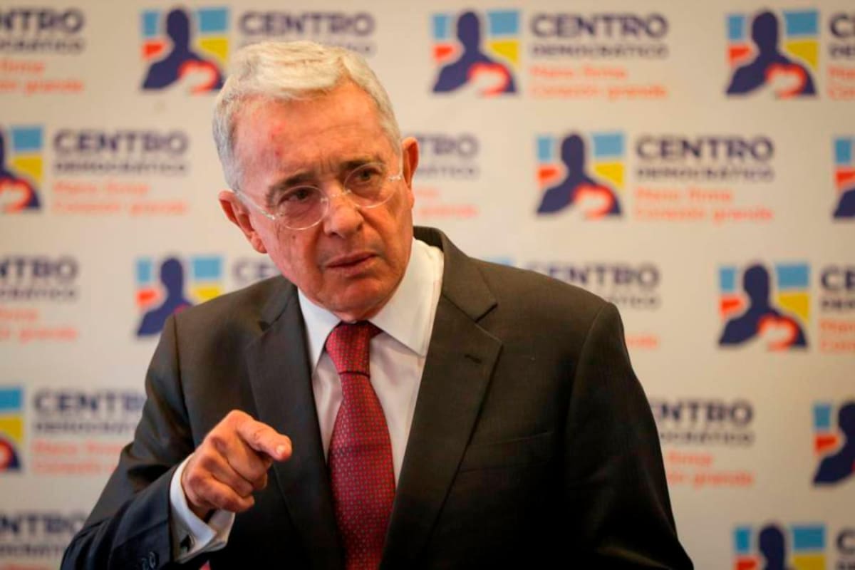 Uribe afirma que juicio en su contra tiene motivaciones políticas