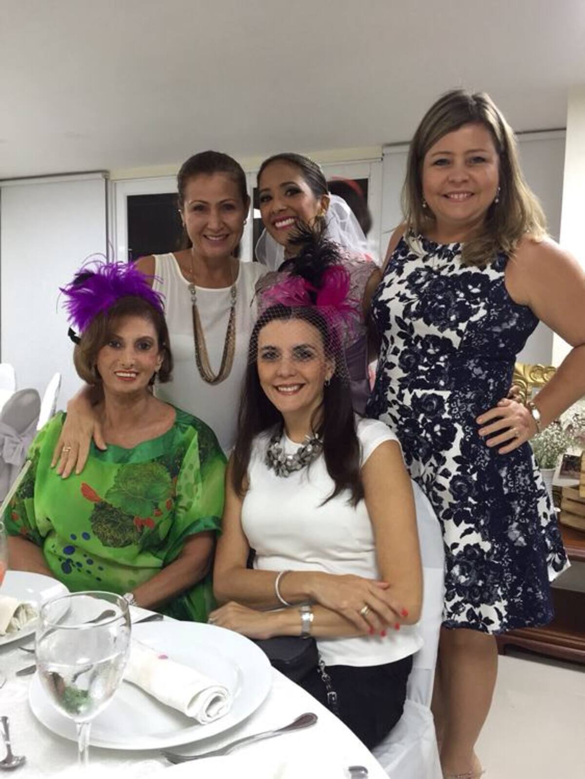 De pie: Luisa Usta, Liliana Pinedo y Diana Cortés; sentadas: Marta Bajaire y Dolly de Farah.