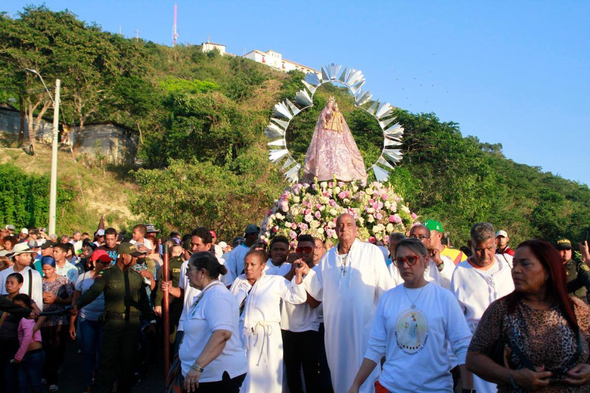 Video: así transcurrió la procesión en honor a la Virgen de La Candelaria