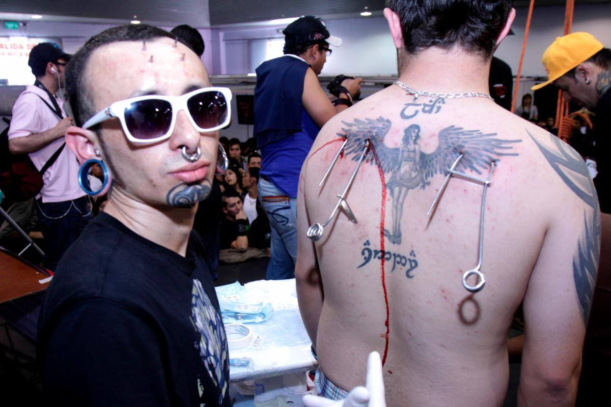 Medidas sanitarias de los tatuadores colombianos que abren estudios