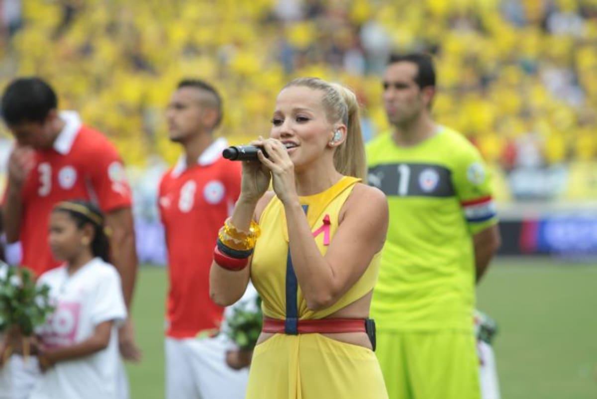Fanny Lu y su vestido tricolor. RAFAEL POLO - EL UNVIERSAL