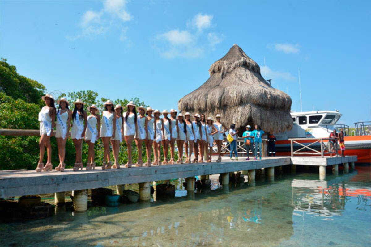 Las reinas durante su visita a las Islas del Rosario. Cortesía
