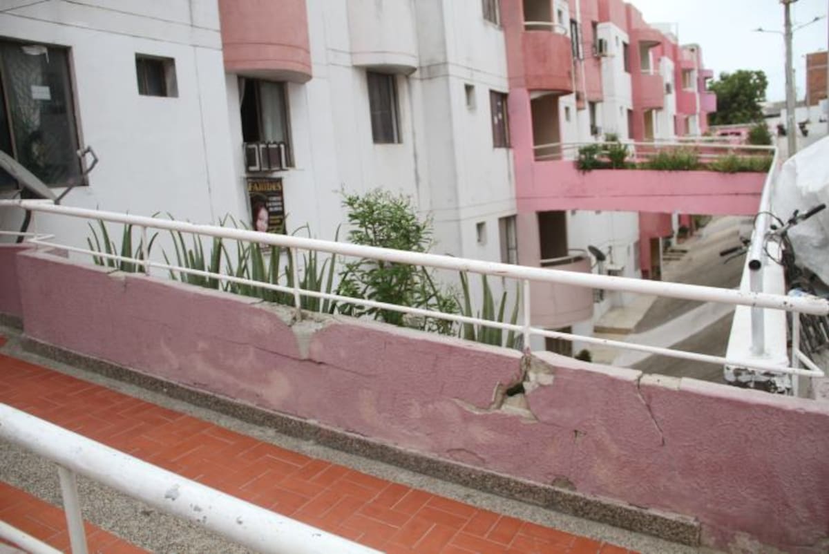 Así lucen cuatro de los puentes de la unidad residencial. //Archivo.