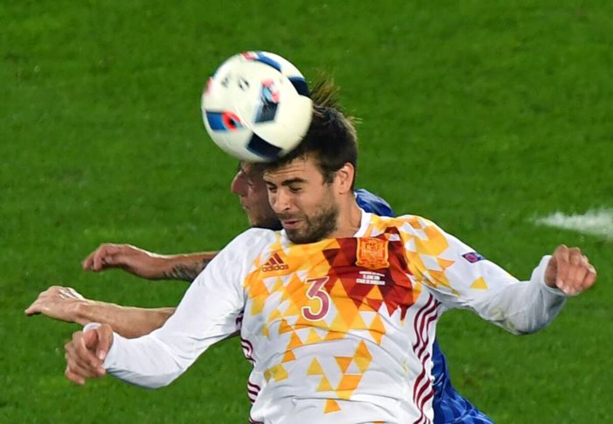 Gerard Piqué ha sido criticado por un gesto que hizo mientras sonaba el himno de España. AFP MEHDI FEDOUACH