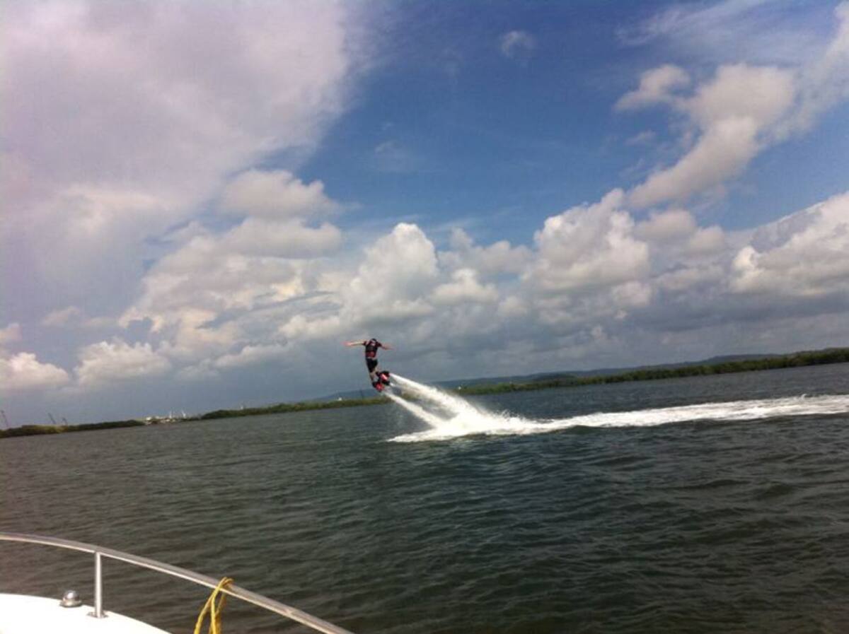 Volar desde las aguas es la nueva novedad del Flyboard en Cartagena de Indias. Fotos: Cortesía