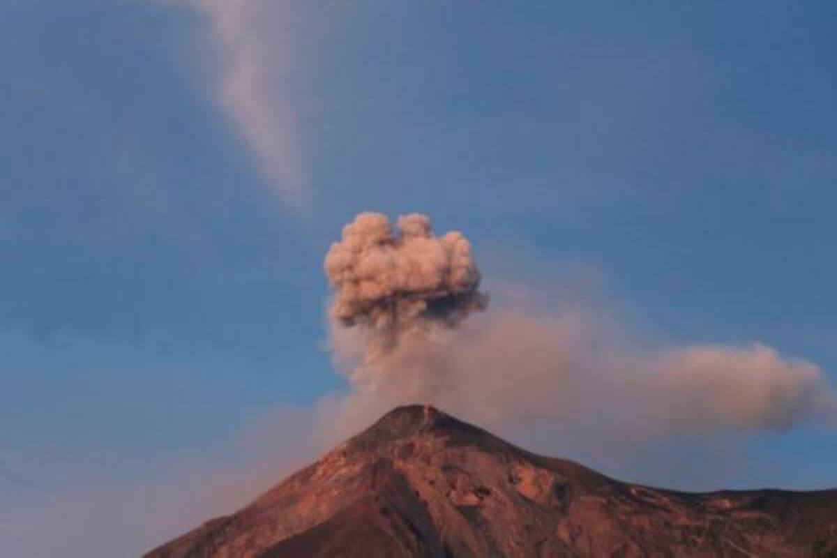 Volcán de Fuego de Guatemala incrementa actividad con constantes explosiones
