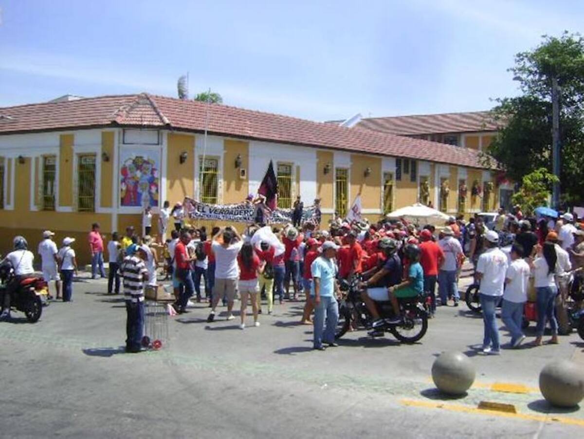Protesta en rechazo a la organización del Carnaval de Barranquilla 2015. RAFAEL POLO AVELLANEDA - COLPRENSA