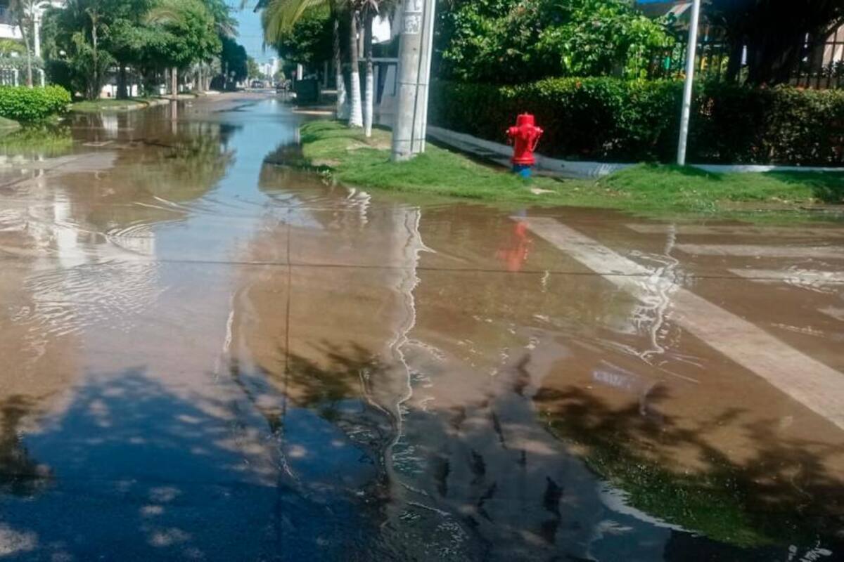 Tubo roto en Castillogrande: trabajos concluirían en horas de la madrugada