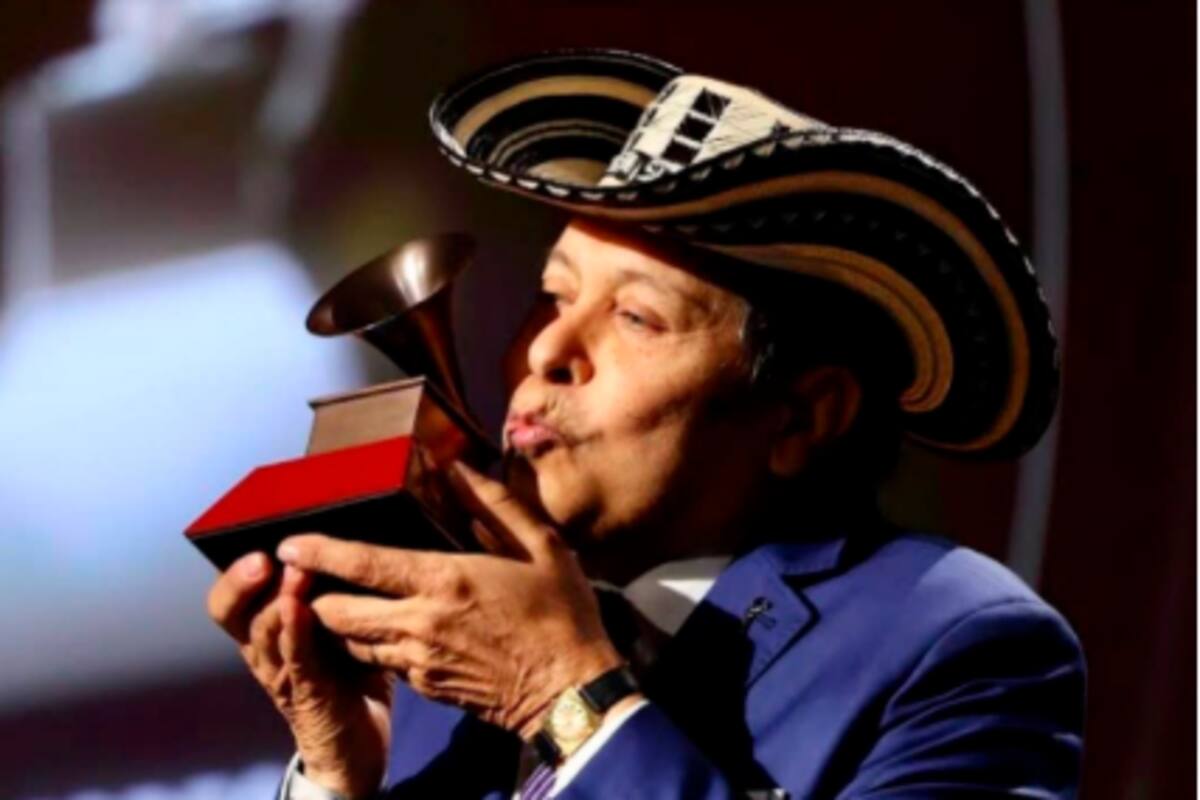 Rey Vallenato Egidio Cuadrado recibió un premio de los Latin Grammy